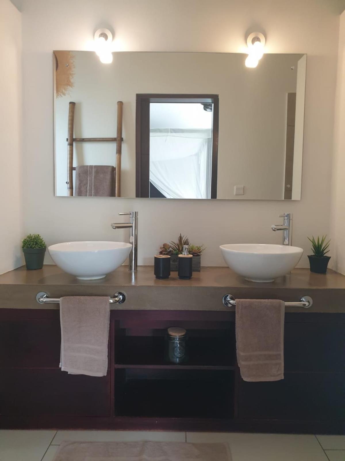 Bed and Breakfast Chez Blandine Et Sylvain Cascavelle Exterior foto